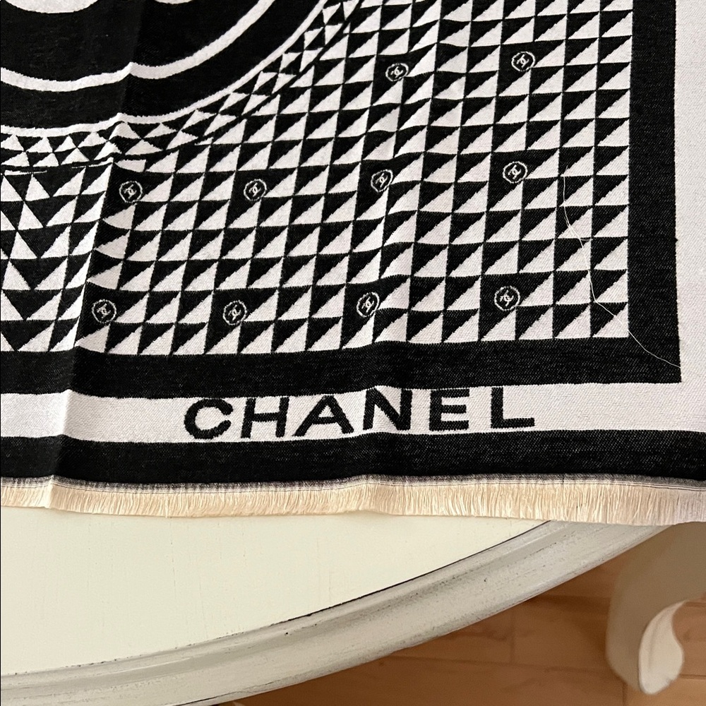 Chanel Monochrome Triangular Pattern Scarf - image 2